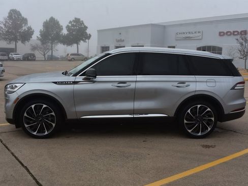 Used 2022 Lincoln Aviator Reserve w/ Equipment Group 201A image 8