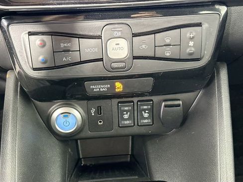 Used 2018 Nissan Leaf SV w/ SV Technology Package FWD image 14