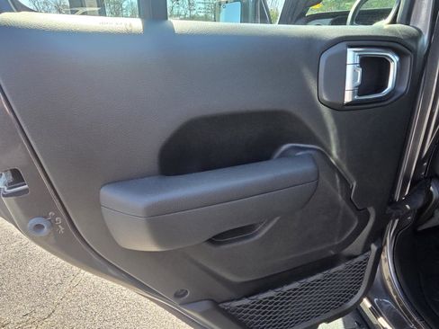 Used 2025 Jeep Gladiator Sport image 21