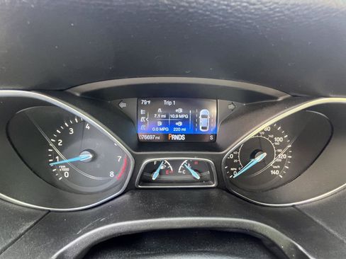 Used 2018 Ford Focus Titanium w/ Titanium Technology Package image 5