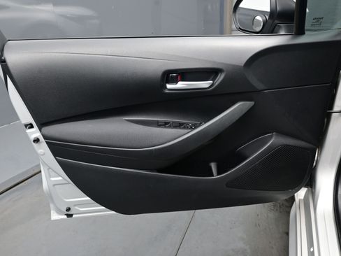 Used 2021 Toyota Corolla LE image 9