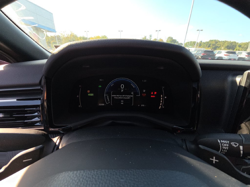 Used 2025 Toyota Camry SE w/ Convenience Package FWD image 9