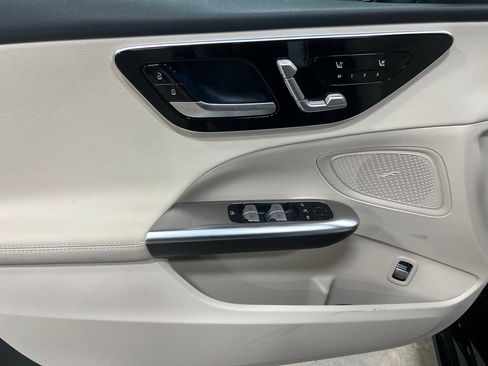 Used 2025 Mercedes-Benz C 300 4MATIC Sedan image 18