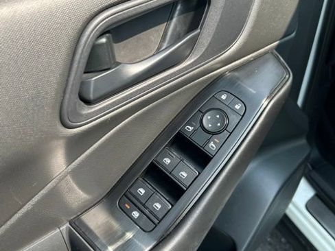 Used 2024 Nissan Rogue S AWD/4WD image 33