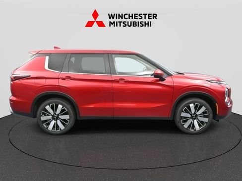New 2025 Mitsubishi Outlander SE image 8