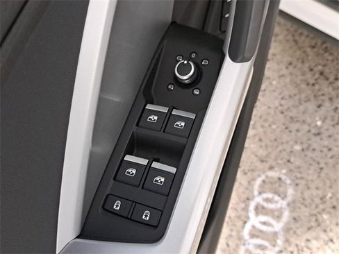 Used 2024 Audi Q3 2.0T Premium Plus image 22