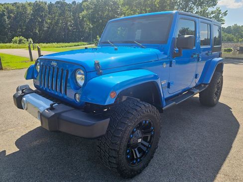 Used 2015 Jeep Wrangler Unlimited Sahara AWD/4WD image 11