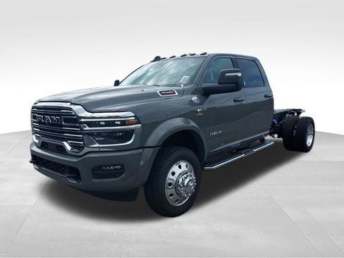 New 2026 RAM 4500 4x4 Crew Cab DRW w/ Laramie Trim Package image 4
