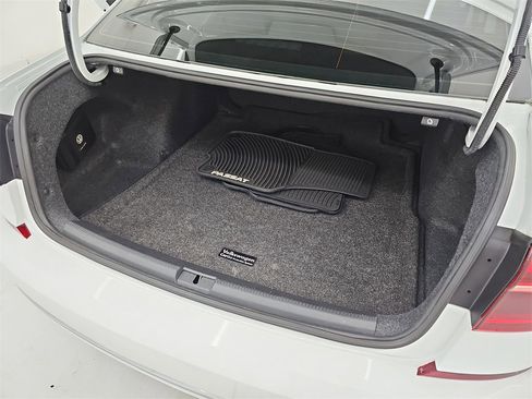 Used 2019 Volkswagen Passat 2.0T Wolfsburg w/ Wheels & Sunroof Package image 16