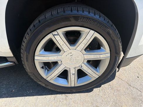 Used 2018 Cadillac Escalade ESV Premium Luxury AWD/4WD image 34