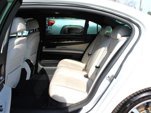 Used 2014 BMW 750Li image 18