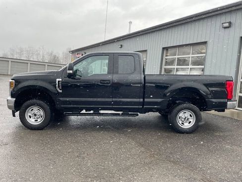 Used 2018 Ford F250 XL w/ Power Equipment Group image 4