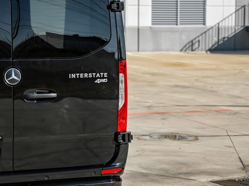 Used 2022 Mercedes-Benz Sprinter 3500 image 12