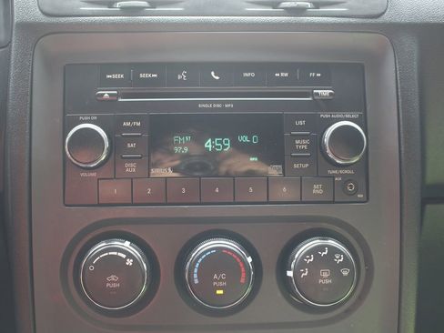 Used 2010 Dodge Challenger SE image 15