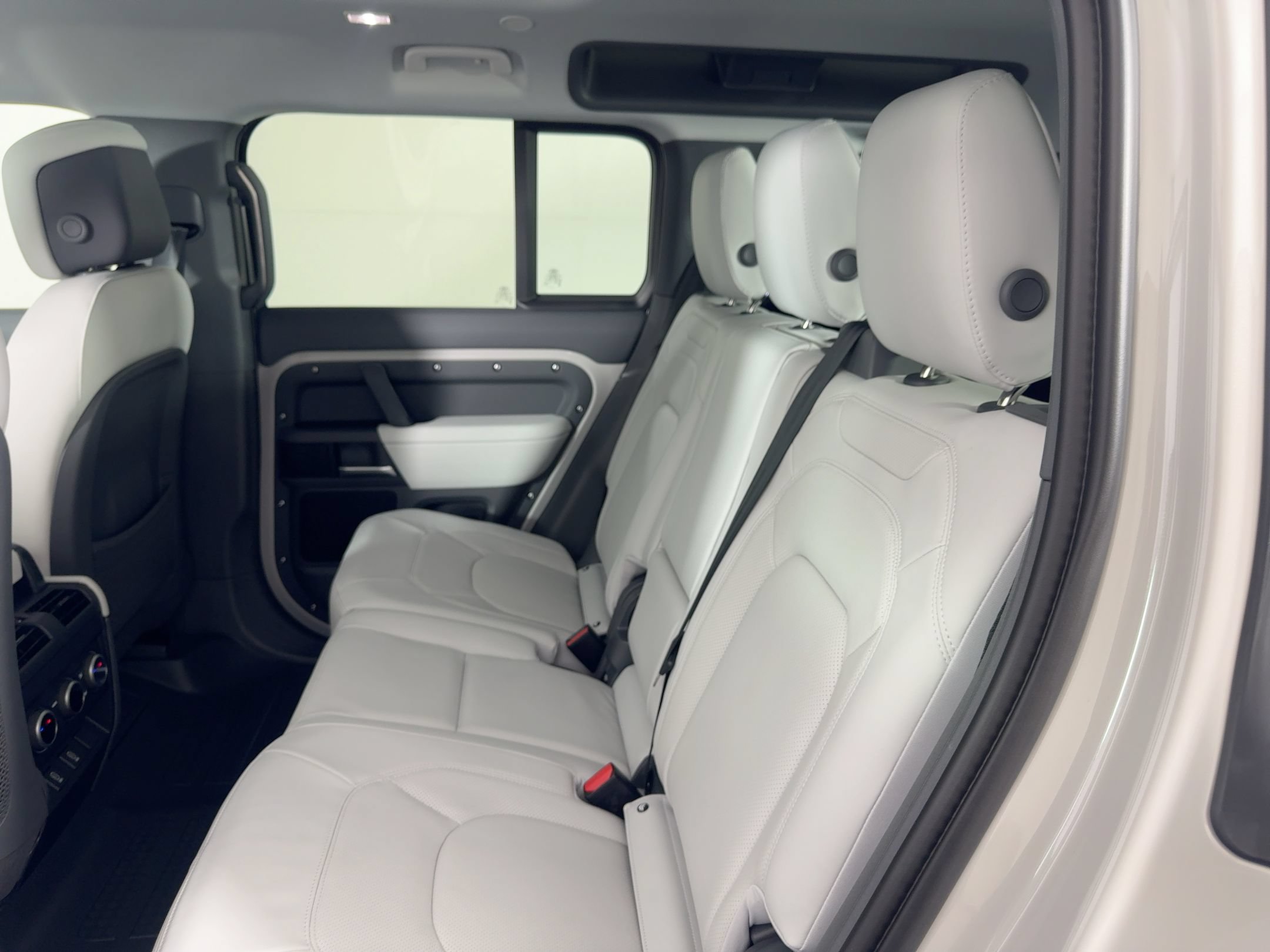 Used 2026 Land Rover Defender 110 S AWD/4WD image 24