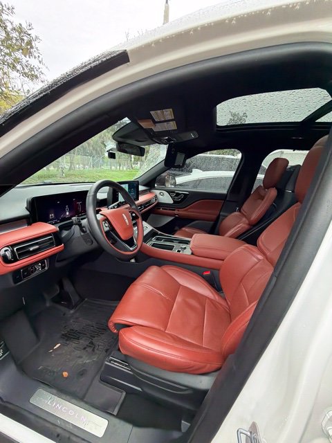 Used 2025 Lincoln Aviator Reserve w/ Equipment Group 201A AWD/4WD image 13
