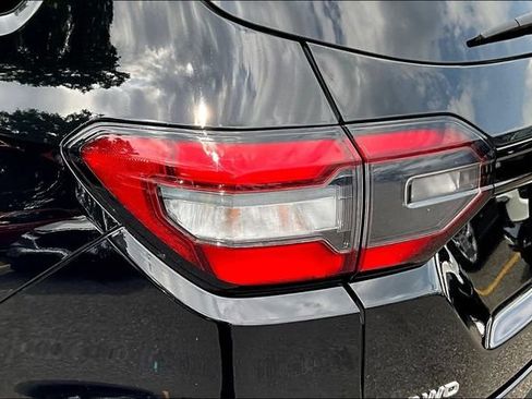 Used 2025 Honda Pilot Elite image 22