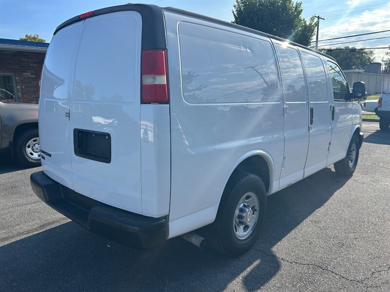 Used 2014 Chevrolet Express 2500 RWD image 3