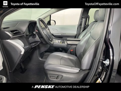 Used 2025 Toyota Sienna LE w/ LE Plus Package image 25