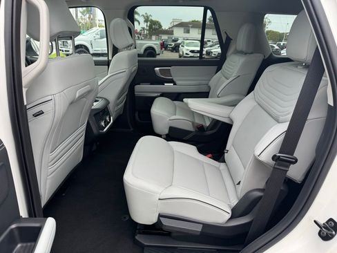 Used 2025 Ford Expedition Platinum w/ Platinum Ultimate Package AWD/4WD image 16
