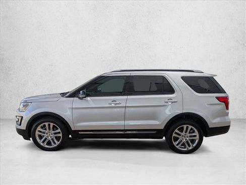 Used 2016 Ford Explorer XLT w/ Equipment Group 202A FWD image 8