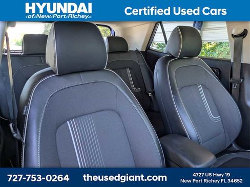 Certified 2023 Hyundai Venue Limited w/ Cargo Package image 6