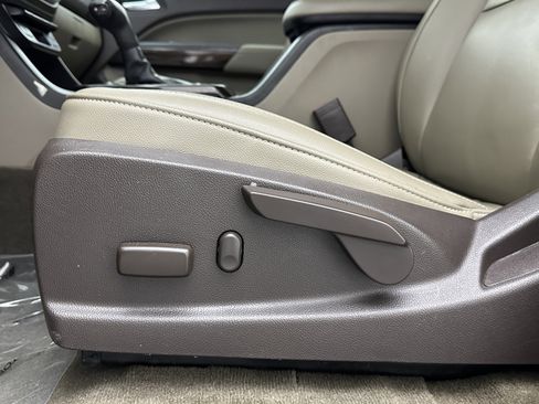 Used 2015 GMC Canyon SLT image 12