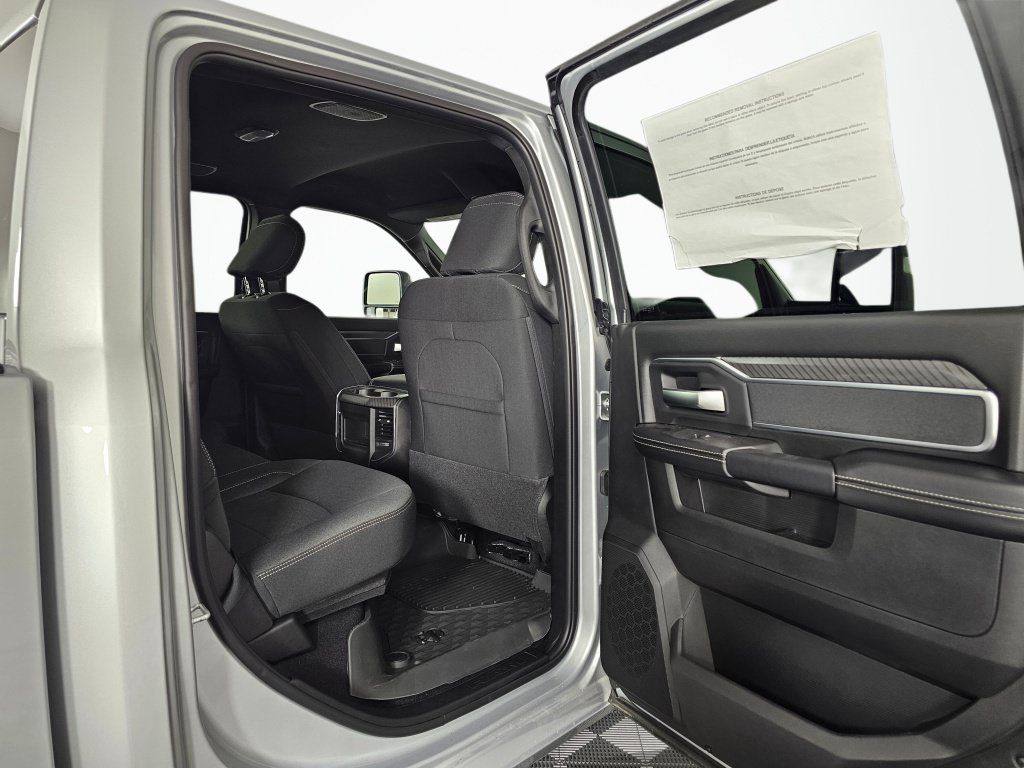 New 2026 RAM 3500 Big Horn AWD/4WD image 36