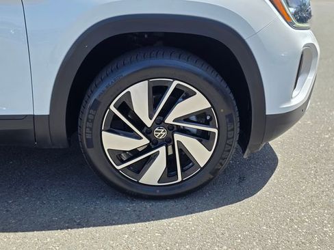 Used 2024 Volkswagen Atlas SE FWD image 7