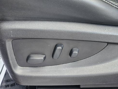 Used 2019 Chevrolet Suburban LT AWD/4WD image 17