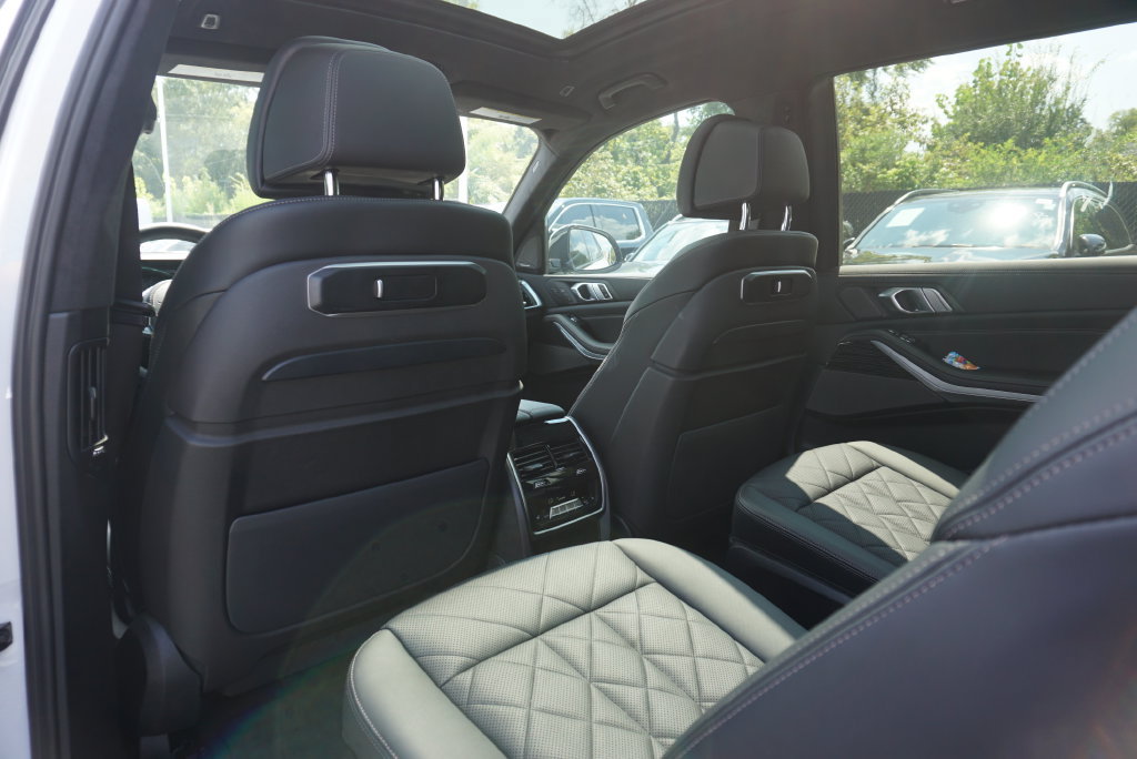 Used 2023 BMW X7 xDrive40i w/ Executive Package AWD/4WD image 25