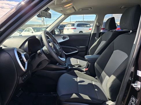 Used 2023 Kia Soul LX w/ LX Technology Package image 21