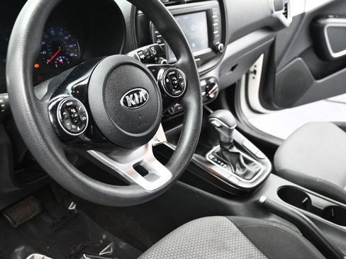 Used 2020 Kia Soul LX FWD image 4