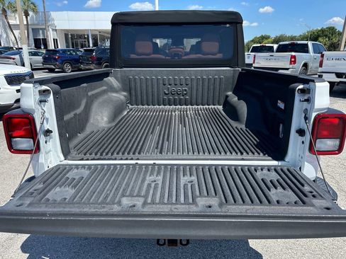 Used 2024 Jeep Gladiator Sport AWD/4WD image 11