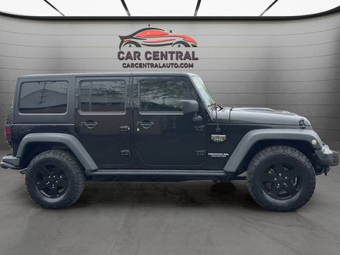 Used 2012 Jeep Wrangler Unlimited Rubicon AWD/4WD image 6