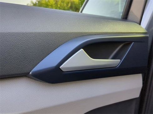 New 2024 Volkswagen Taos SE image 26