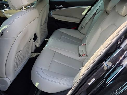Used 2026 Genesis G70 2.5T RWD image 13
