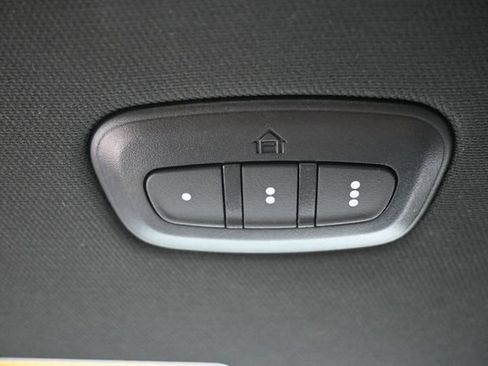 Used 2025 RAM 1500 Laramie AWD/4WD image 33
