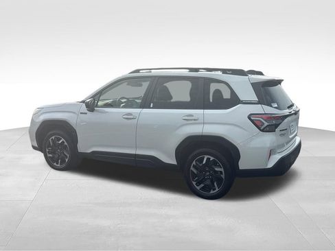 Used 2025 Subaru Forester Premium AWD/4WD image 3