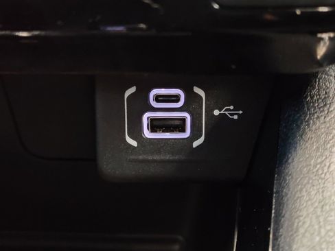 Used 2023 Jeep Compass Limited image 24