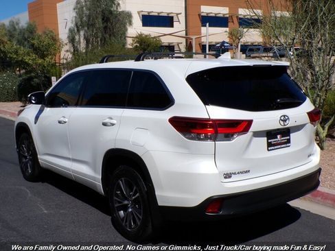 Used 2017 Toyota Highlander Plus w/ Carpet Mat Package image 7