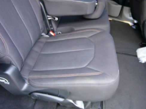 Used 2017 Chrysler Pacifica LX FWD image 74