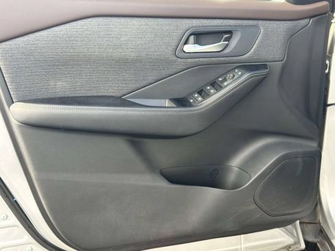 Used 2023 Nissan Rogue SV AWD/4WD image 15