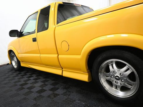 Used 2002 Chevrolet S10 Pickup LS w/ LS Preferred Equipment Group image 10