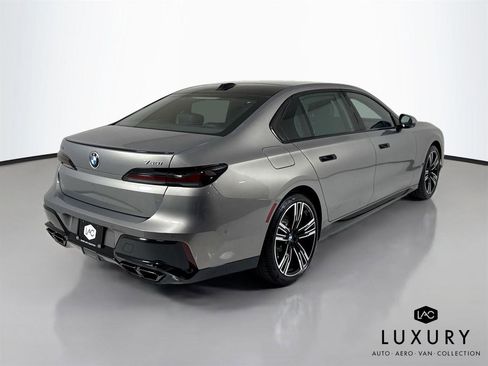 Used 2023 BMW 760i xDrive image 6