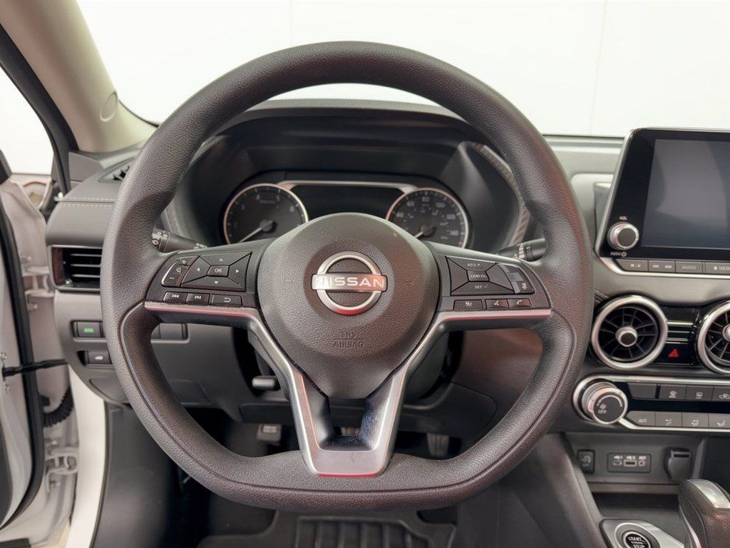 Used 2025 Nissan Sentra SV FWD image 10