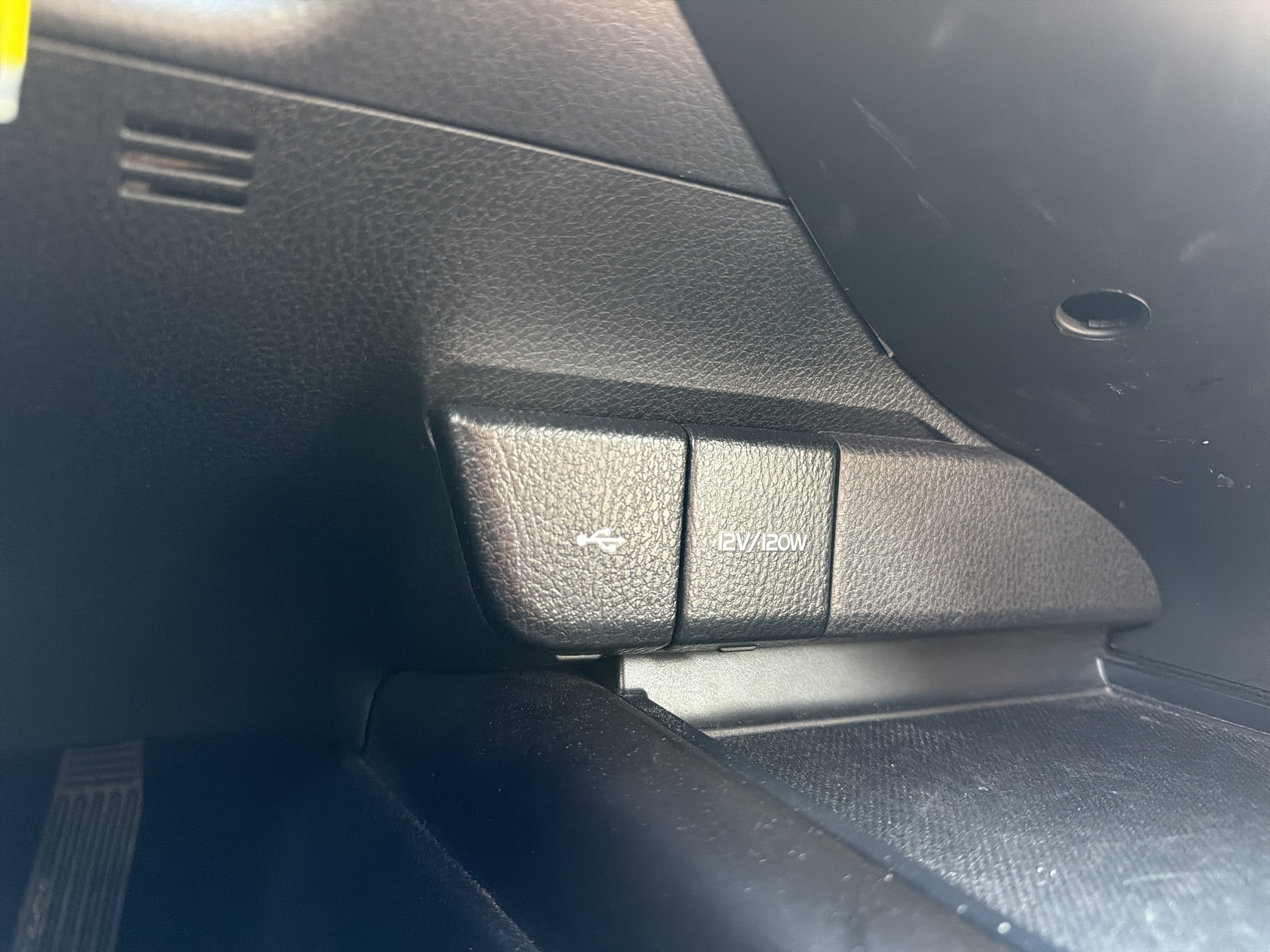 Used 2022 Toyota Camry LE w/ Carpet Mat Package (TMS) FWD image 20