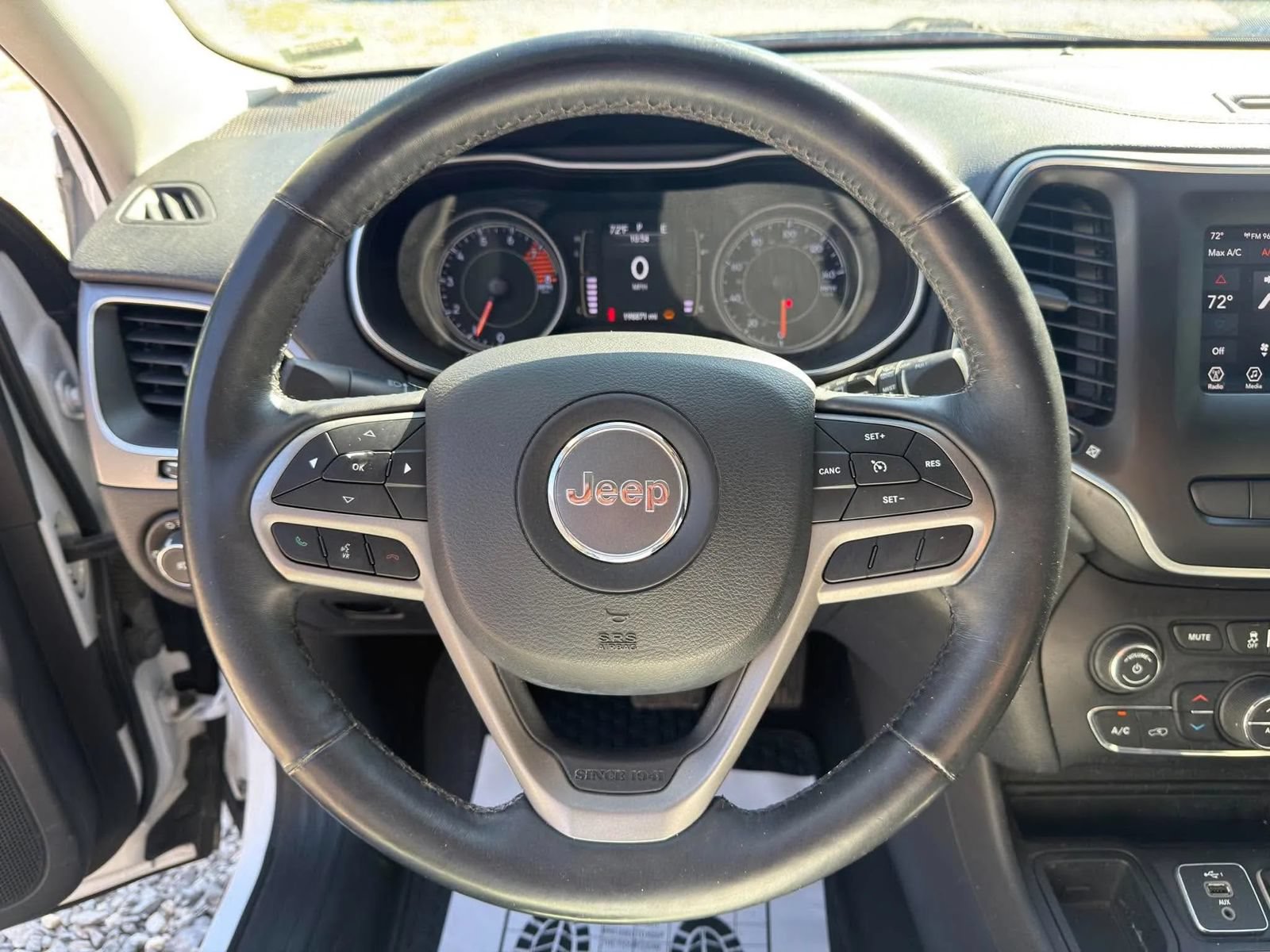 Used 2019 Jeep Cherokee Latitude Plus w/ Comfort/Convenience Group FWD image 12