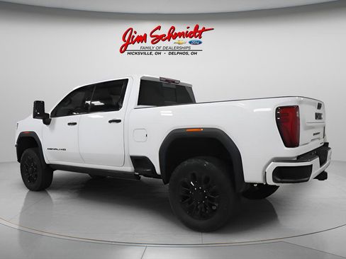 Used 2025 GMC Sierra 3500 Denali Ultimate AWD/4WD image 4