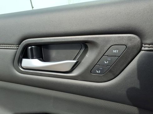 New 2026 Nissan Pathfinder Platinum image 16